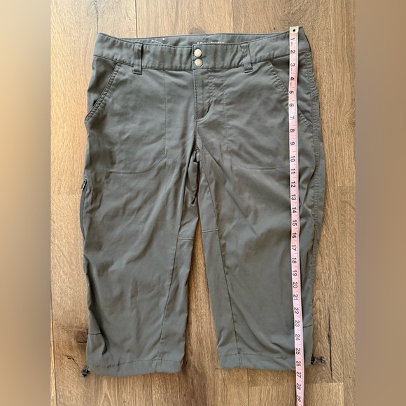 Columbia Omni Shield Outdoor Athletic Gray Crop Pant Women’s Size 10 - Picture 6 of 12